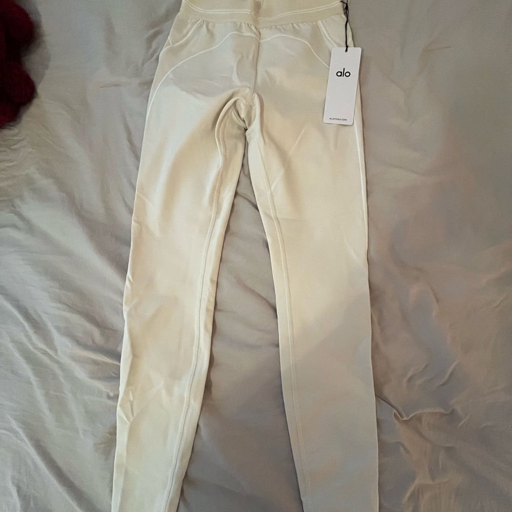 ALO Yoga Cream Leggings